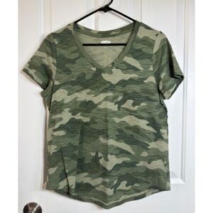 Old Navy Green Camo V-Neck Short Sleeve Tee